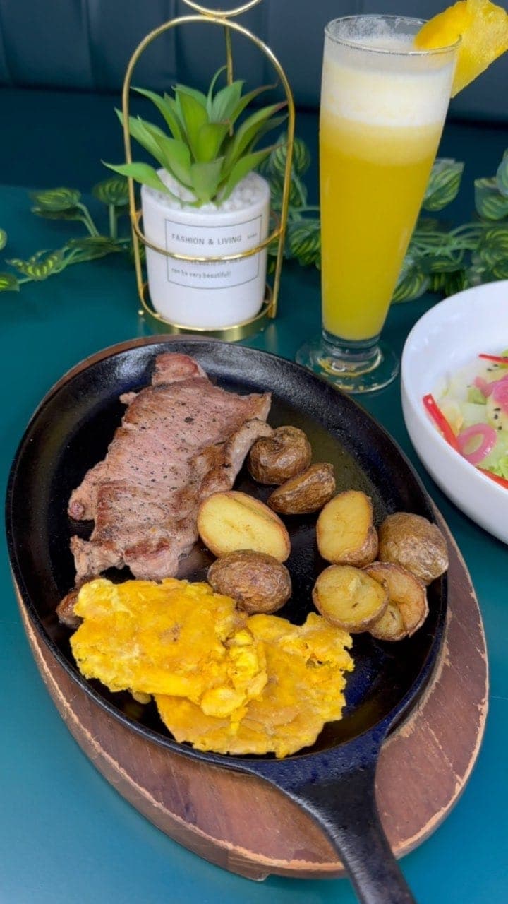 Bistec con patacones en 1 Time Panama, El Cangrejo, Ciudad de Panama