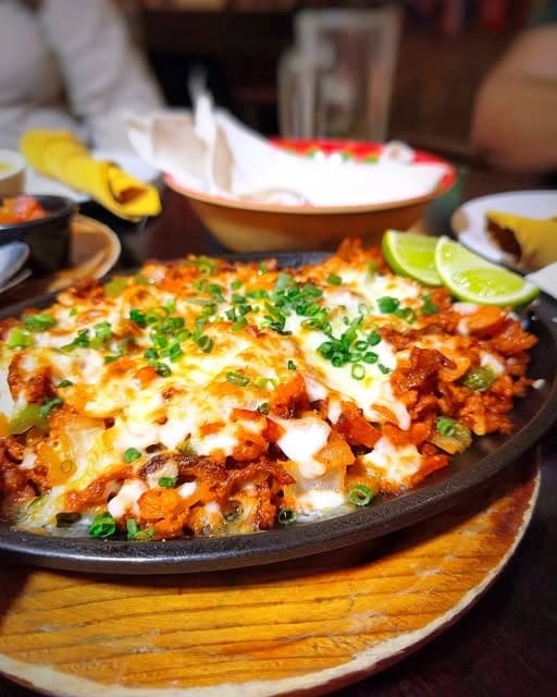 Alambre con queso fundido en Agave Azul, Ciudad de Panama