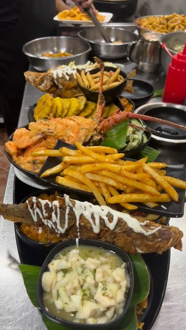 Bandeja de mariscos afrocaribena en BBS by Bocao507, Casco Antiguo, Ciudad de Panama