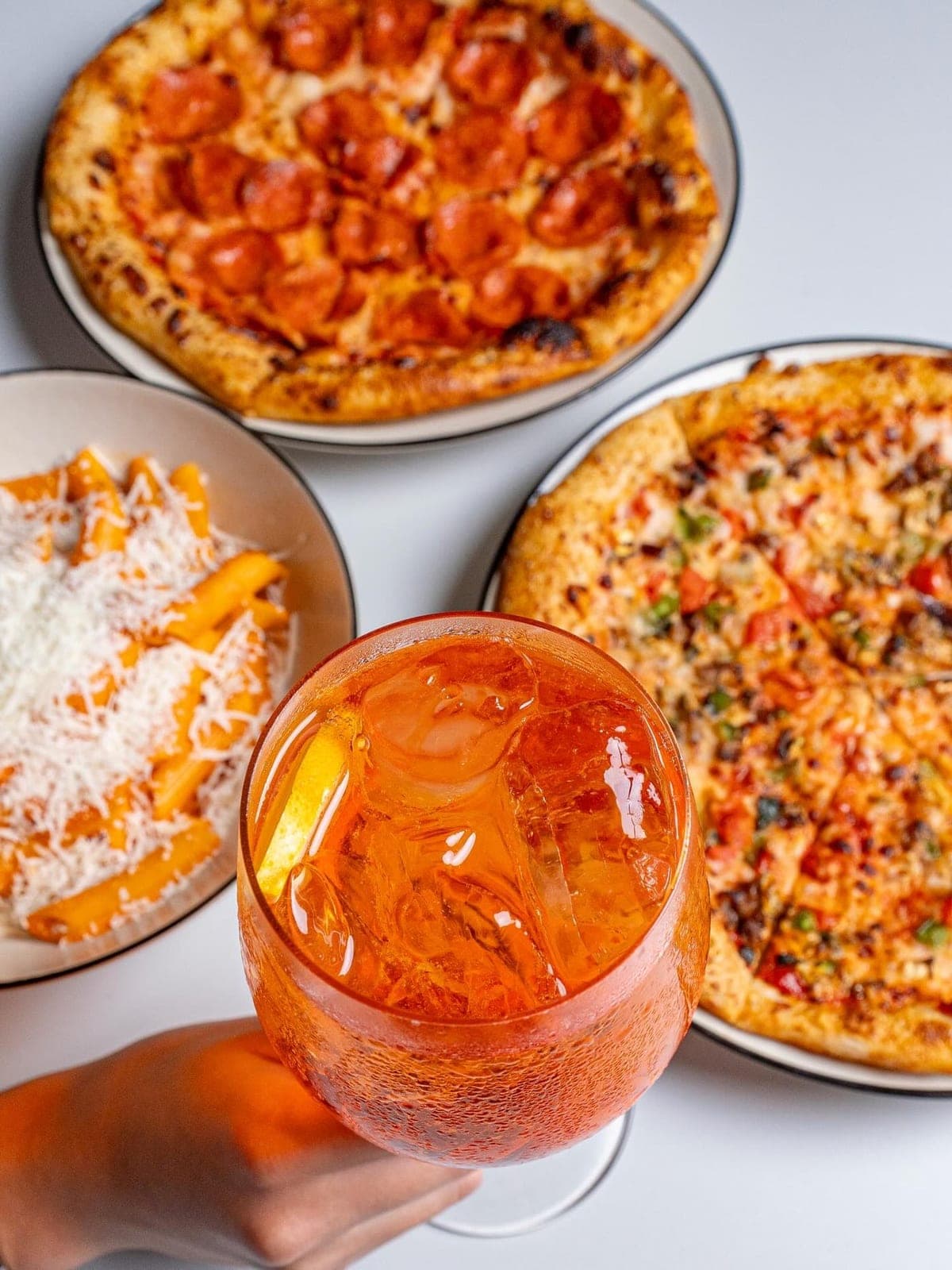 Pizzas, pasta y un spritz en Botanica, Costa del Este, Ciudad de Panama