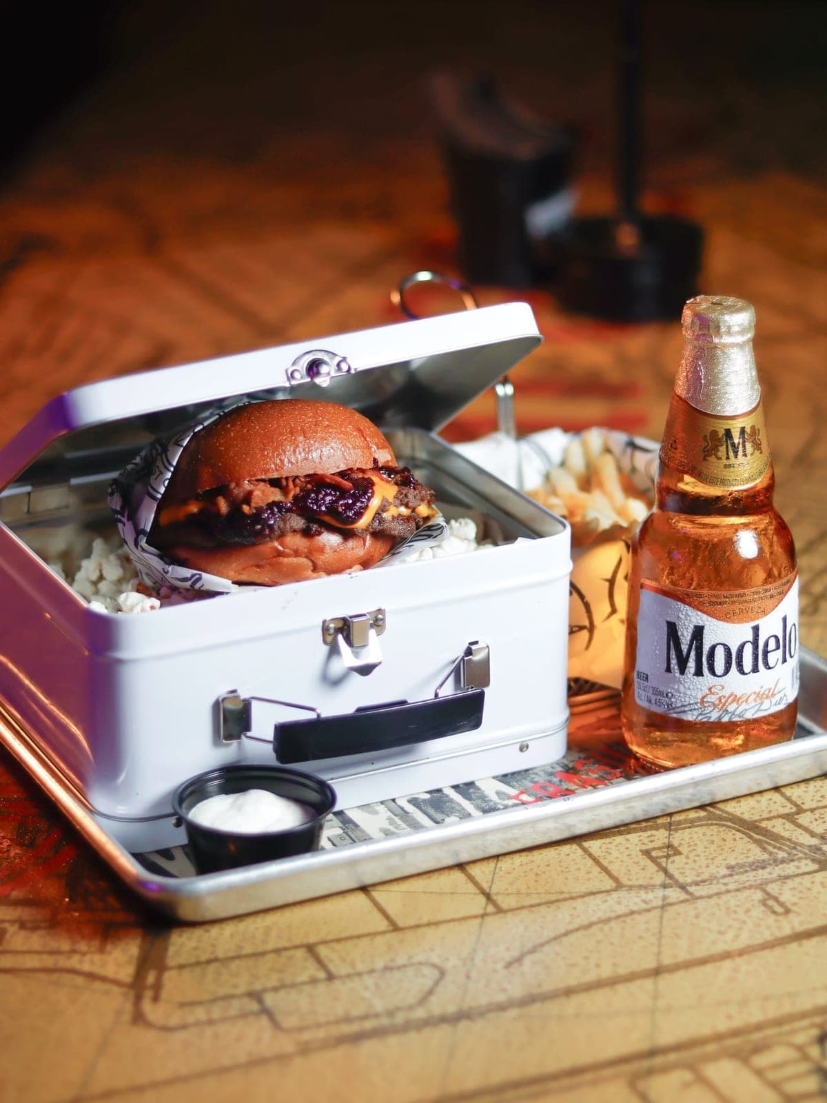 Smash burger served in a lunchbox at Burger Post Office, Avenida Balboa, Panama City