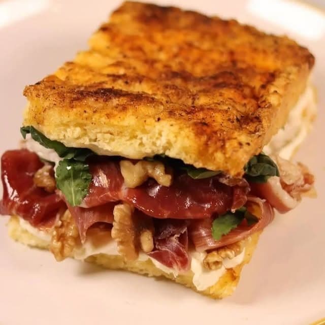 Emparedado de focaccia en Celikateses, Casco Antiguo, Ciudad de Panama