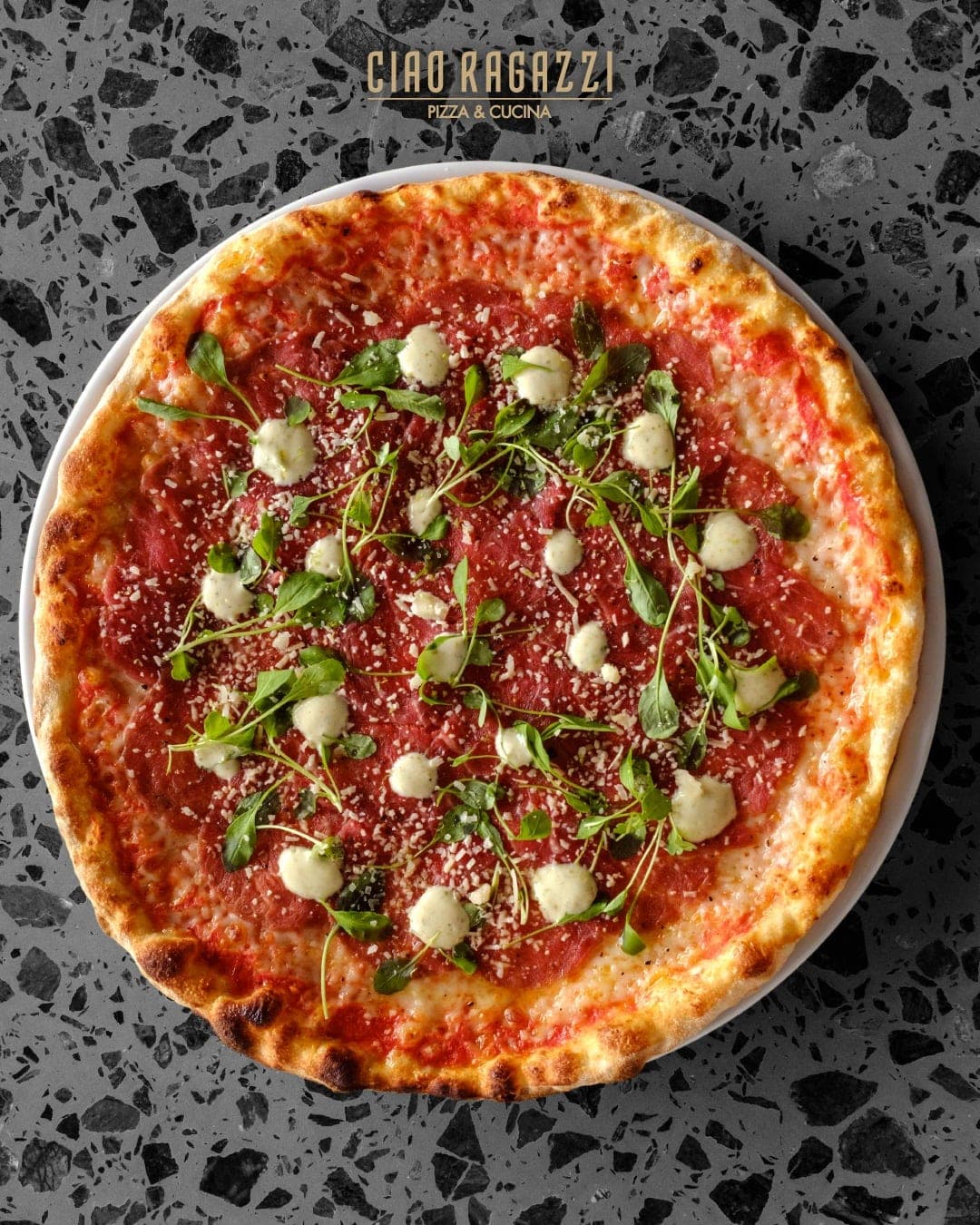 Pizza de masa fina en Ciao Ragazzi, Ciudad de Panamá
