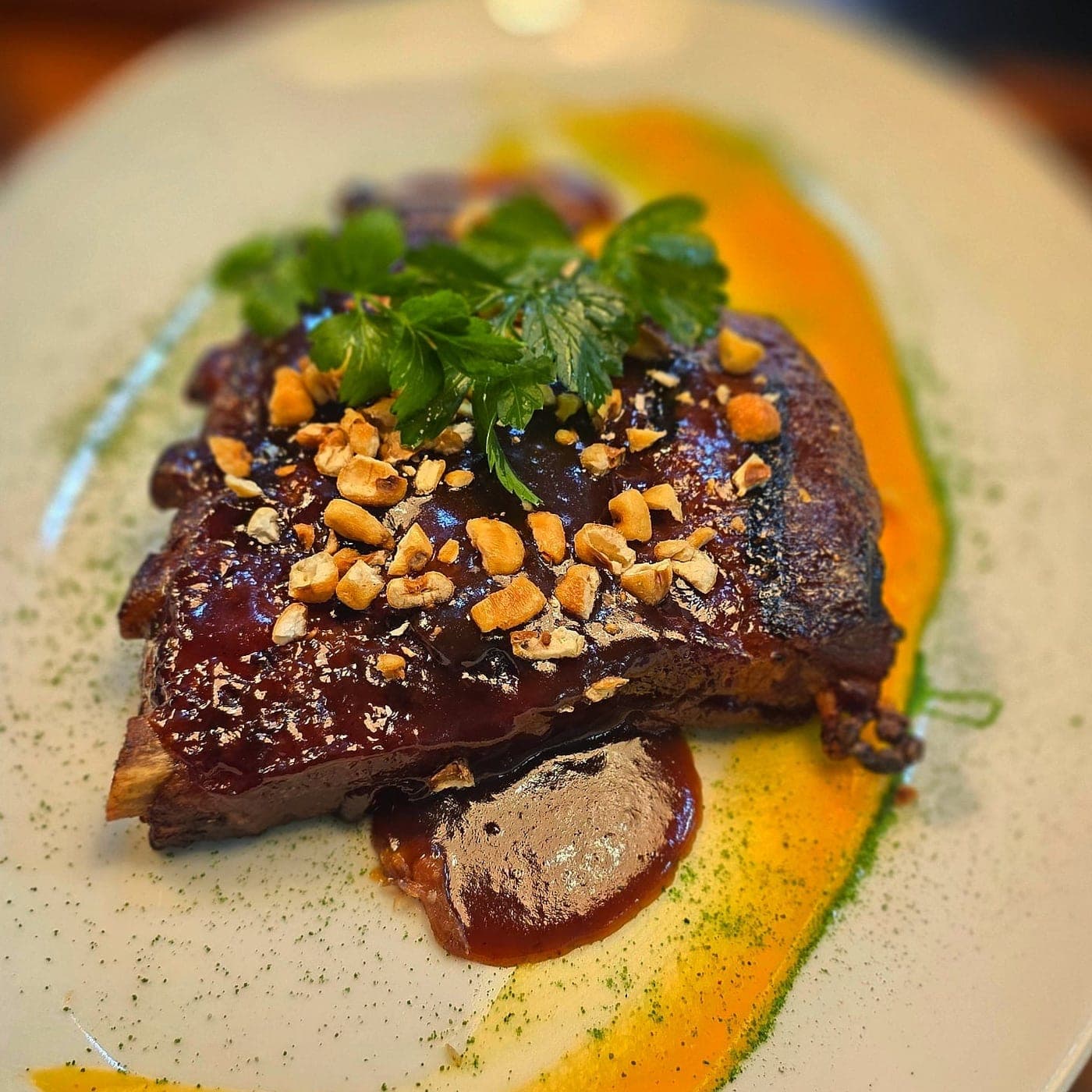 Costillas glaseadas en Ciboulette Panamá, Obarrio, Ciudad de Panamá