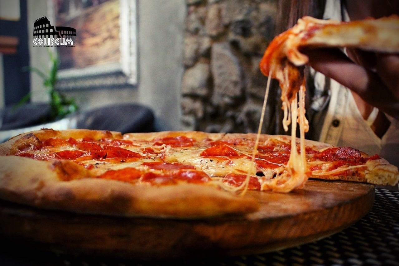 Wood-fired pizza at Coliseum Roma, Casco Viejo, Panama City