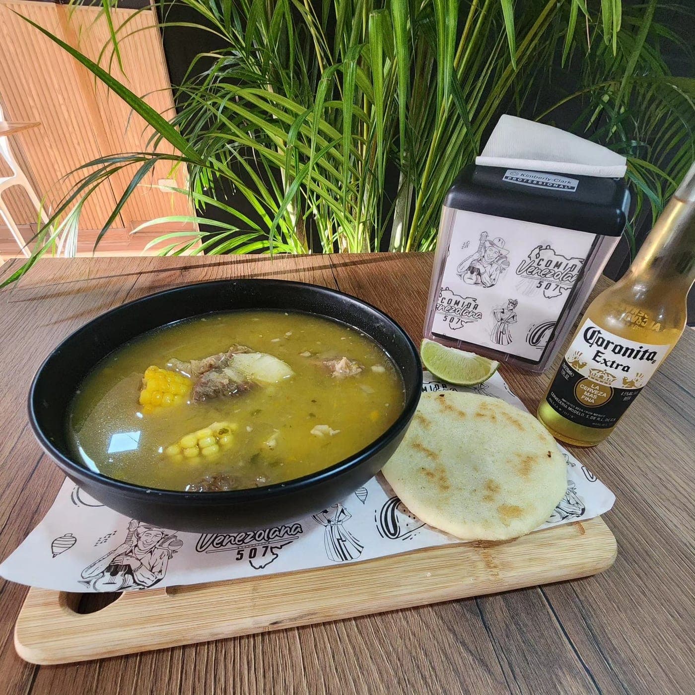 Sancocho venezolano con arepa en Comida Venezolana 507, Costa del Este, Ciudad de Panama