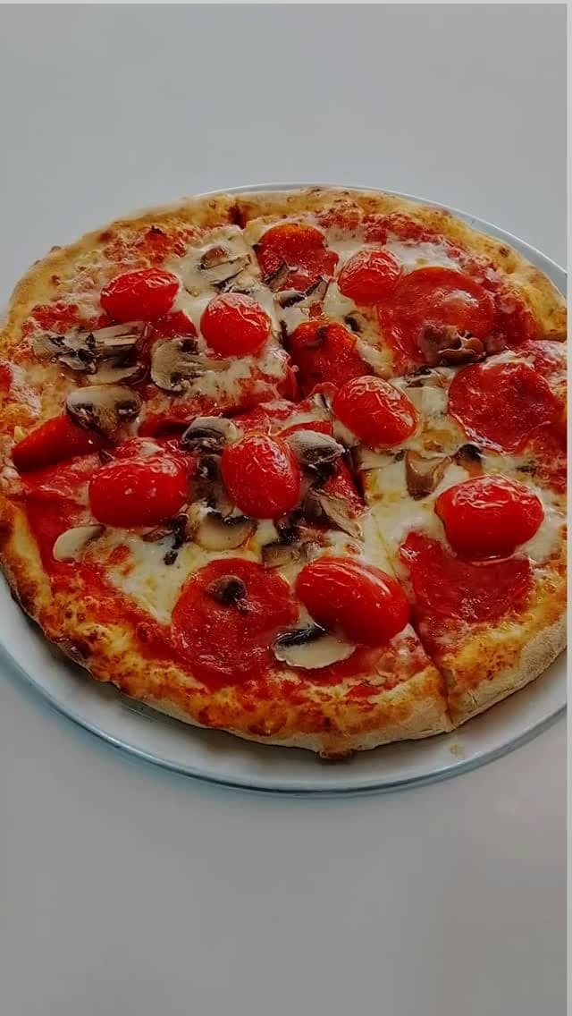 Pizza de pepperoni en Cowabunga Pizza, Atrio Mall, Costa del Este, Ciudad de Panama