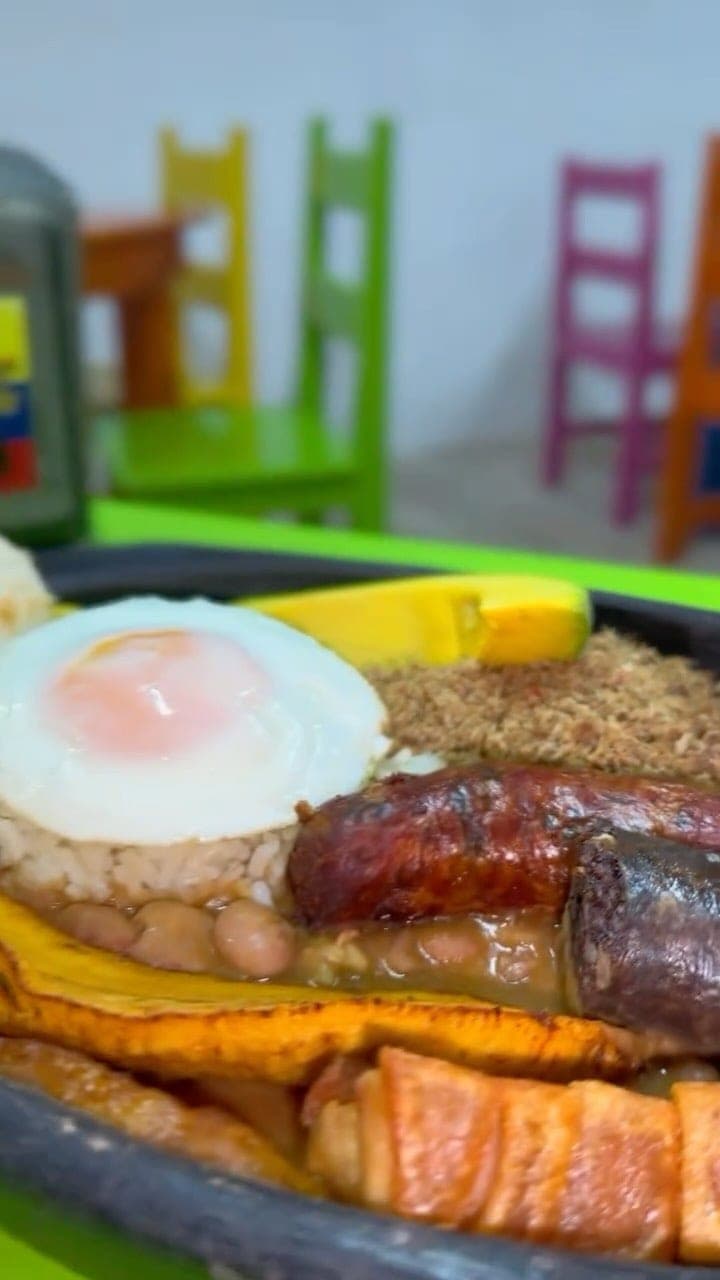 Bandeja paisa en Delicias Antioqueñas, El Cangrejo, Ciudad de Panamá