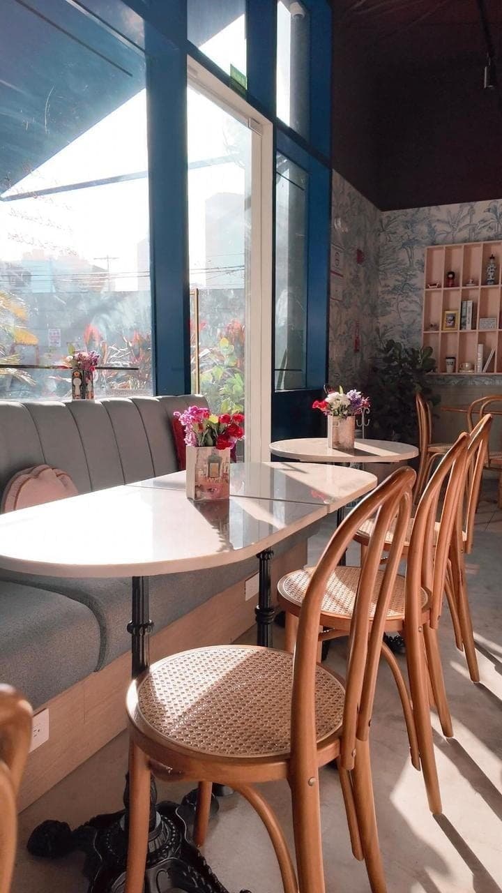 Interior of El Cafe con Teclas, Bella Vista, Panama City