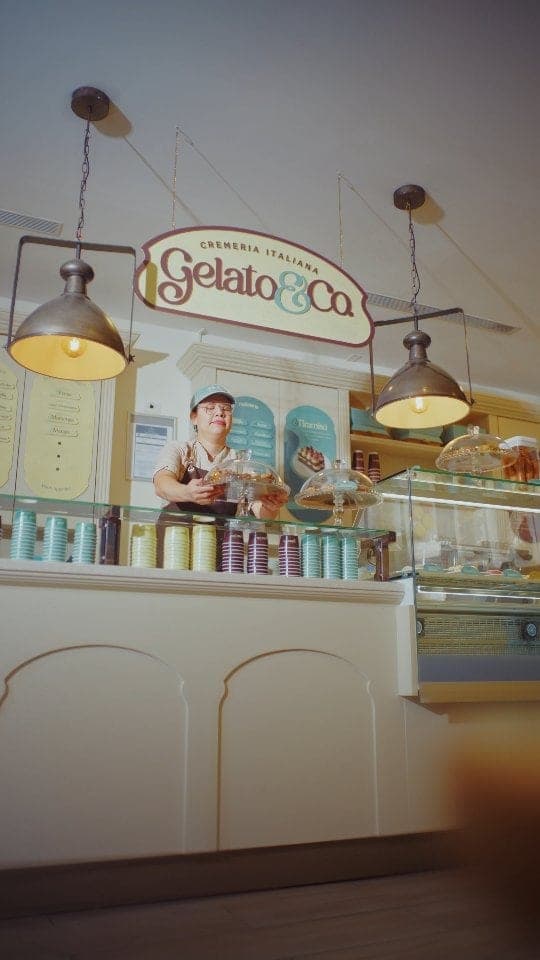 Mostrador y vitrina de gelato en Gelato&Co., El Cangrejo, Ciudad de Panamá