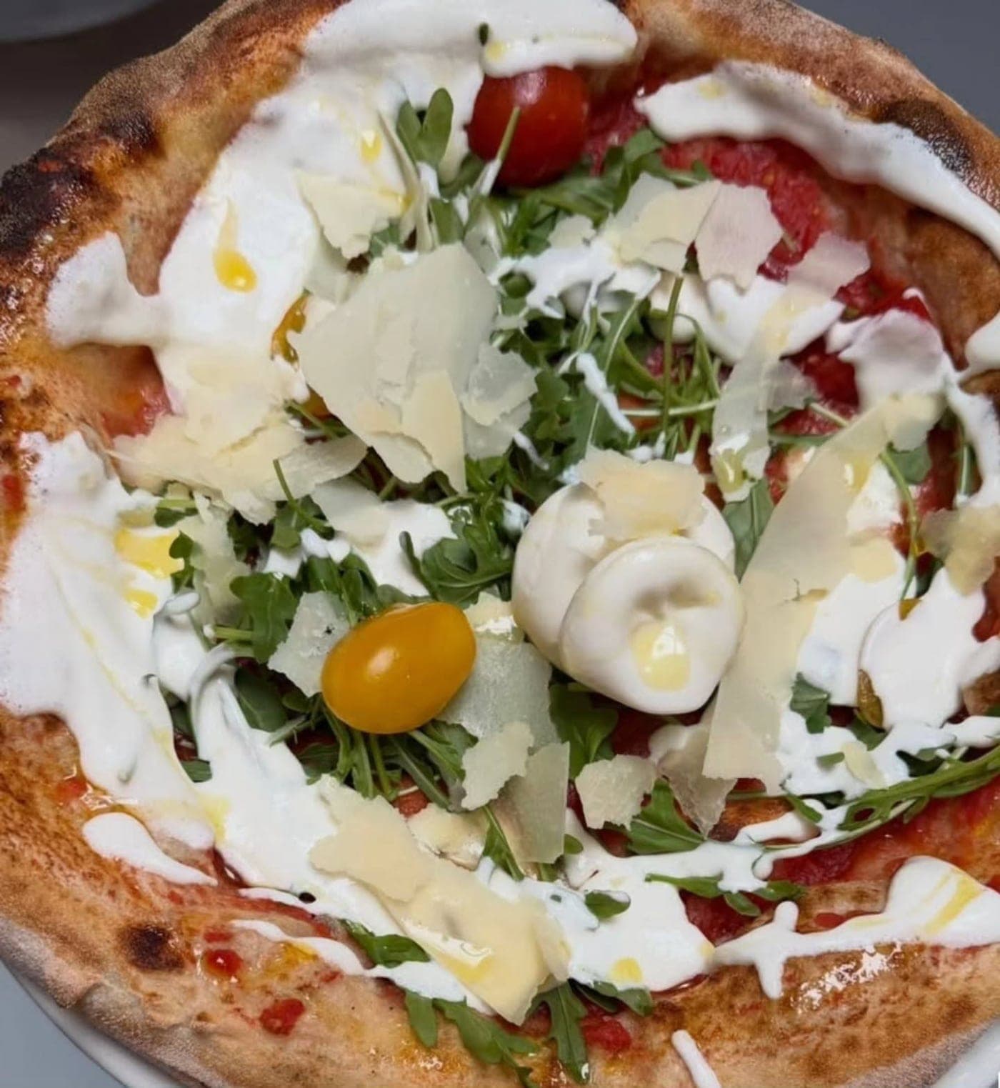 Pizza bianca en Pizzeria Italia e Italian Burger, San Francisco, Ciudad de Panama
