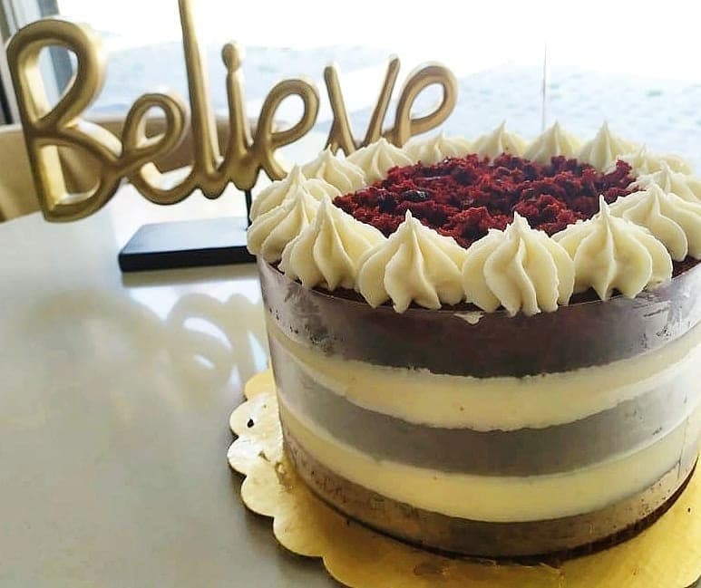 Red velvet cake at Karamel Pastry Shop, El Cangrejo, Panama City