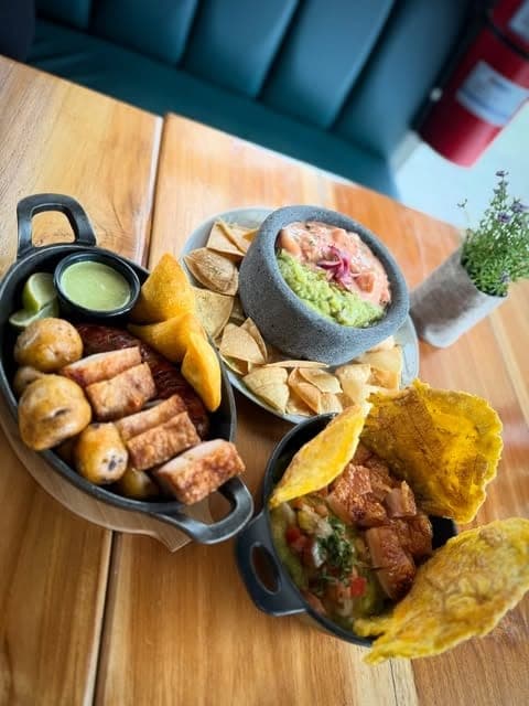 Chicharron, guacamole and patacones sharing platter at Lalo's Frutitas & Mas, Bella Vista, Panama City