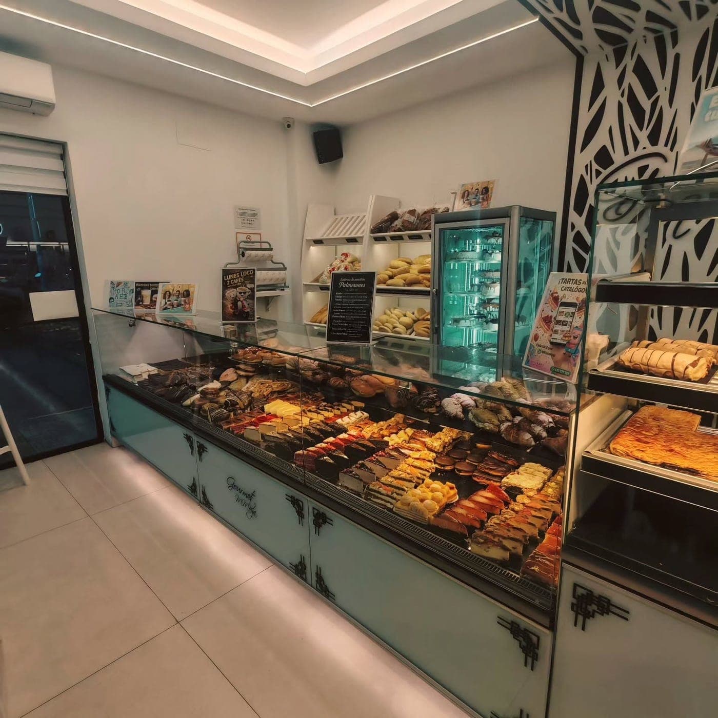 Vitrina de reposteria en Leudo Bakery, El Cangrejo, Ciudad de Panama