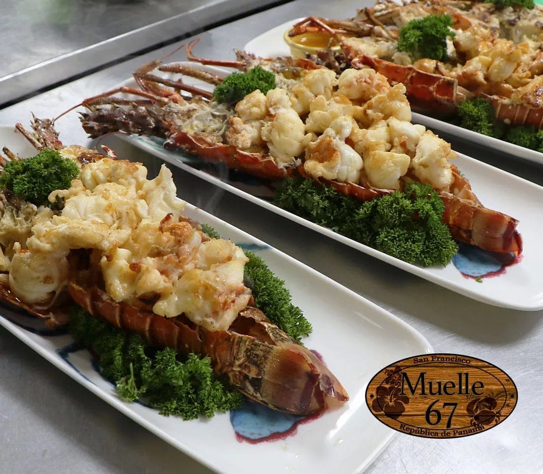 Langosta a la parrilla en Muelle 67, San Francisco, Ciudad de Panama