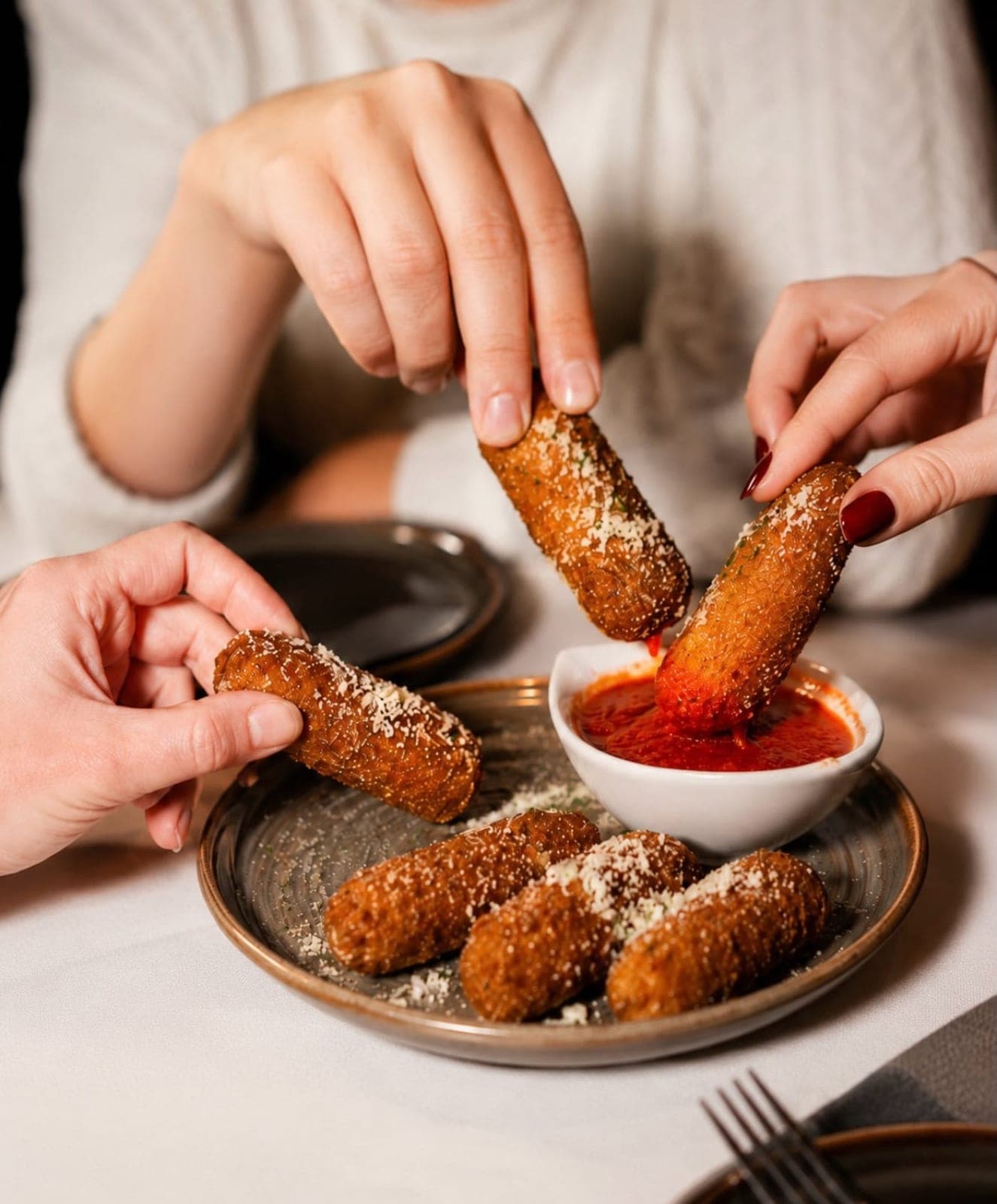 Mozzarella frita con salsa de tomate en Olivetta, Obarrio, Ciudad de Panama