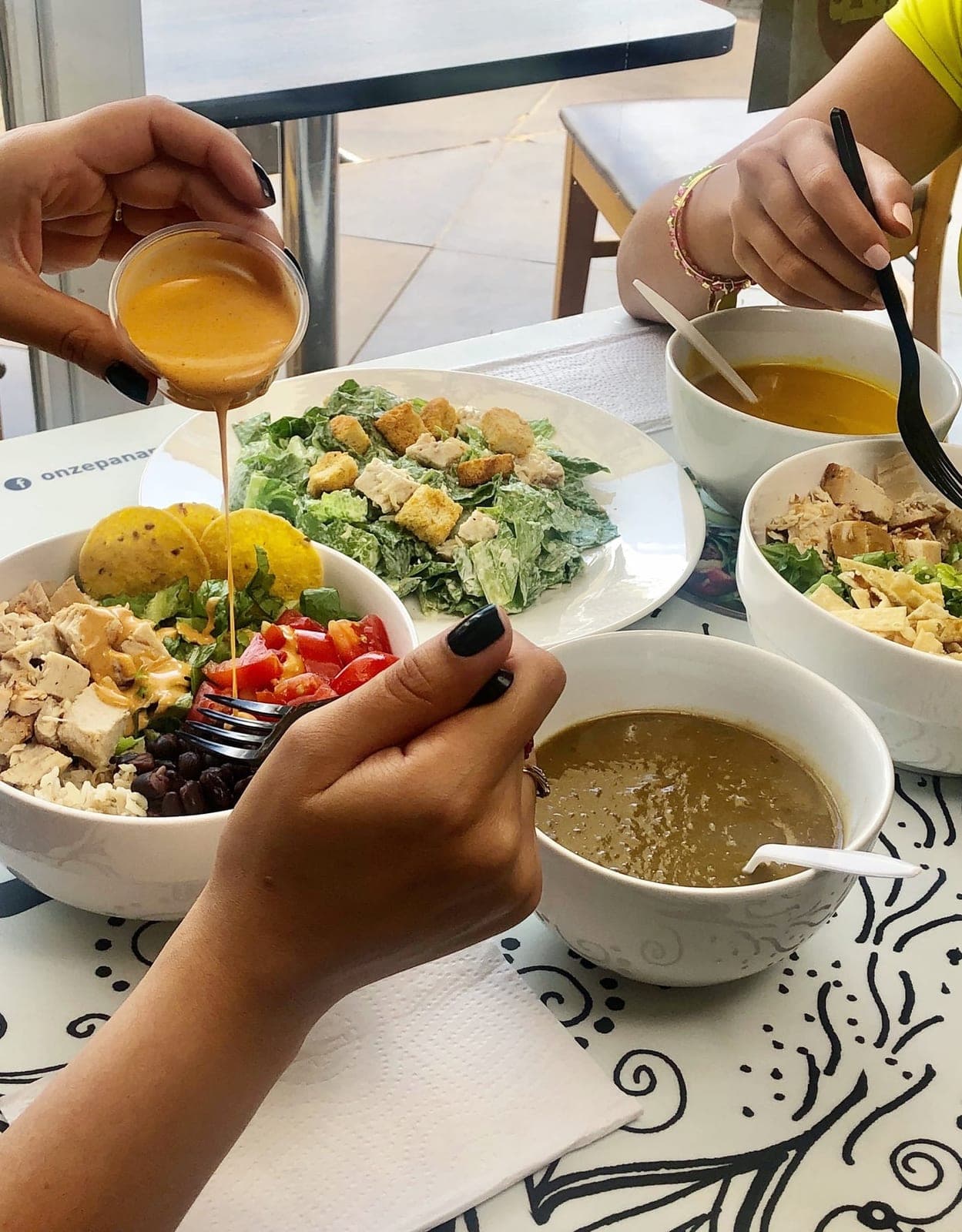 Bowl integral, ensalada Cesar y sopas en Onze, Costa del Este, Ciudad de Panama