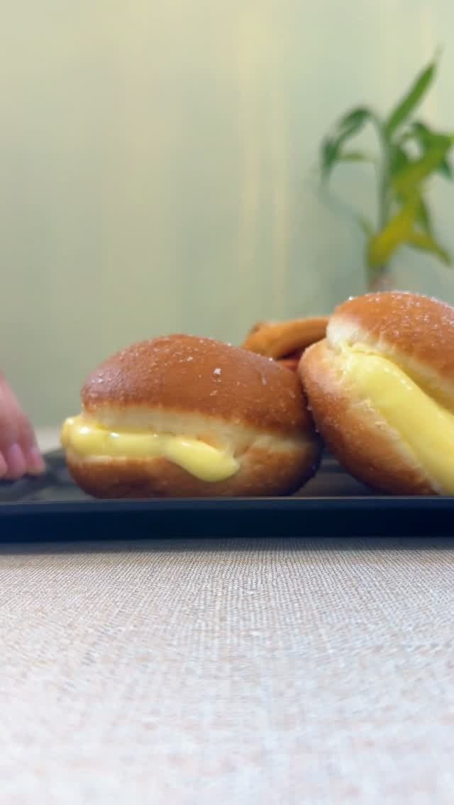 Cream-filled pastries at Panaderia y Cafeteria Parque Omar, San Francisco, Panama City