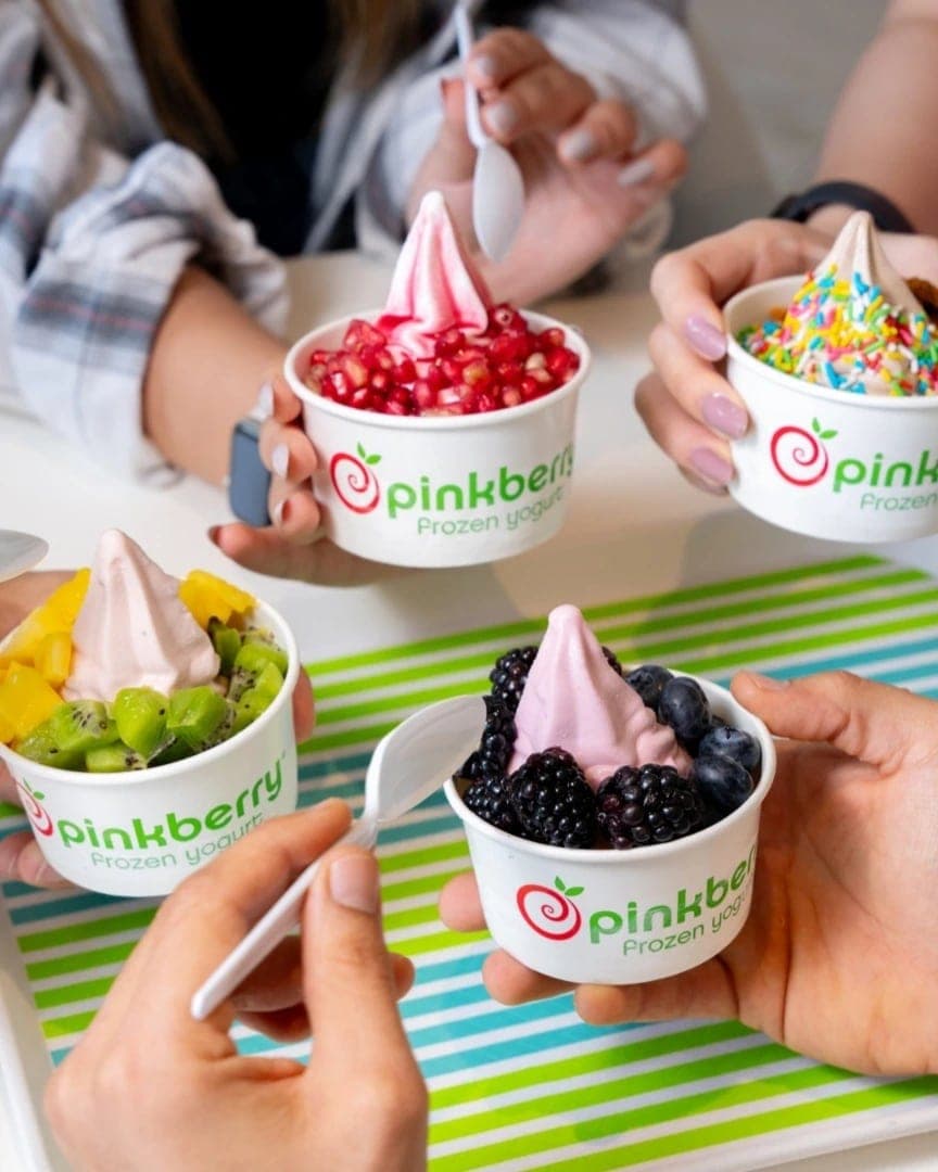 Copas de yogurt helado en Pinkberry, Avenida Balboa, Ciudad de Panama