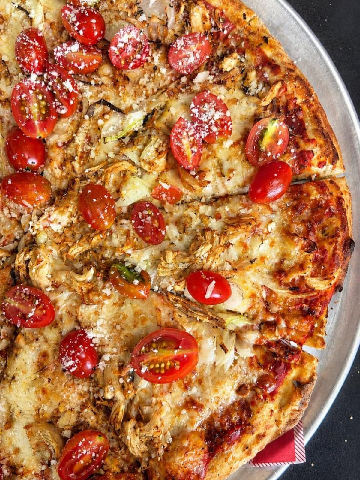 Pizza con tomates cherry en Pizzarella, Costa del Este, Ciudad de Panama