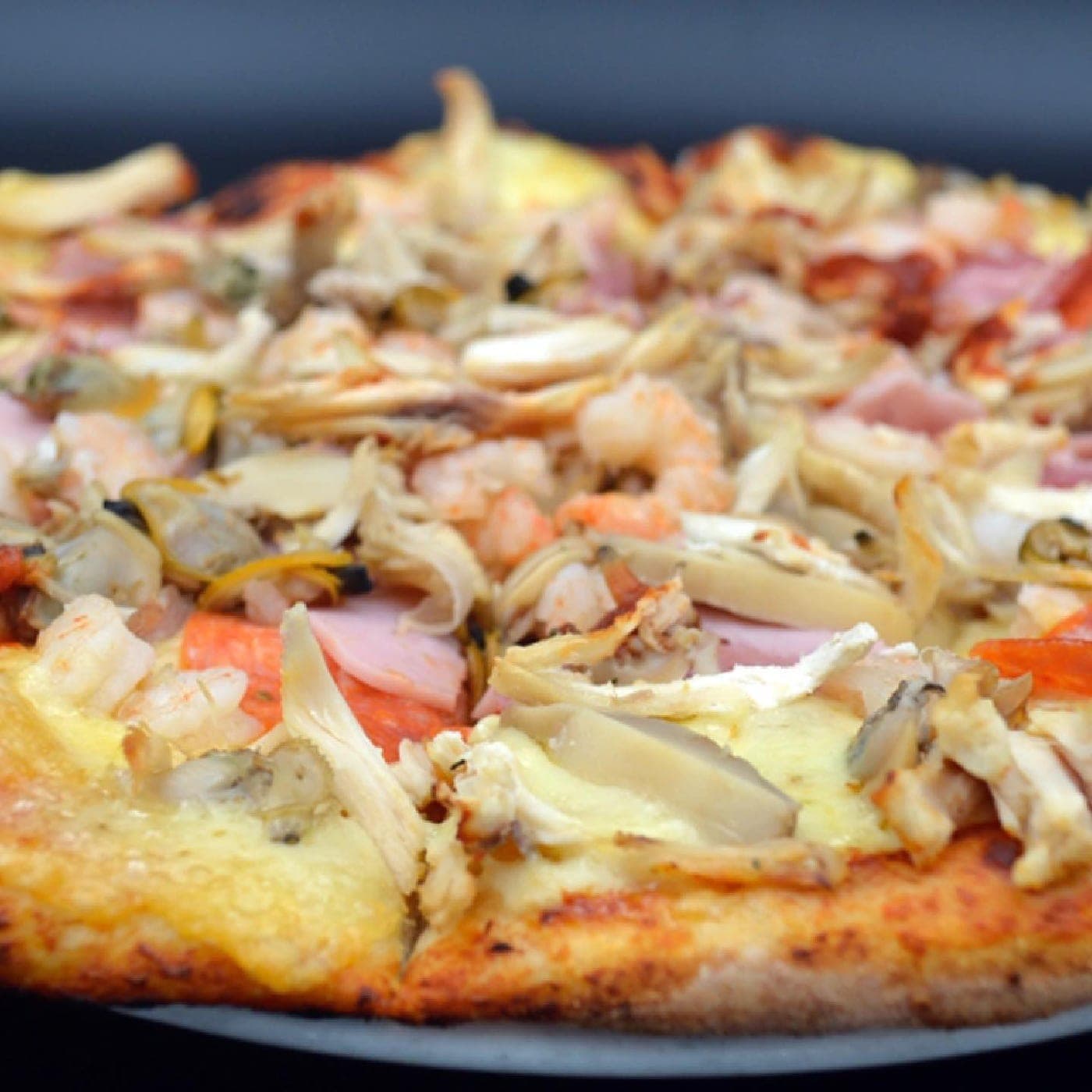 Seafood pizza at Pizzeria Sorrento, San Francisco, Panama City