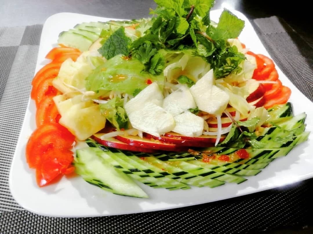 Ensalada mixta vietnamita en Restaurante Sen Vietnam, El Cangrejo, Ciudad de Panamá
