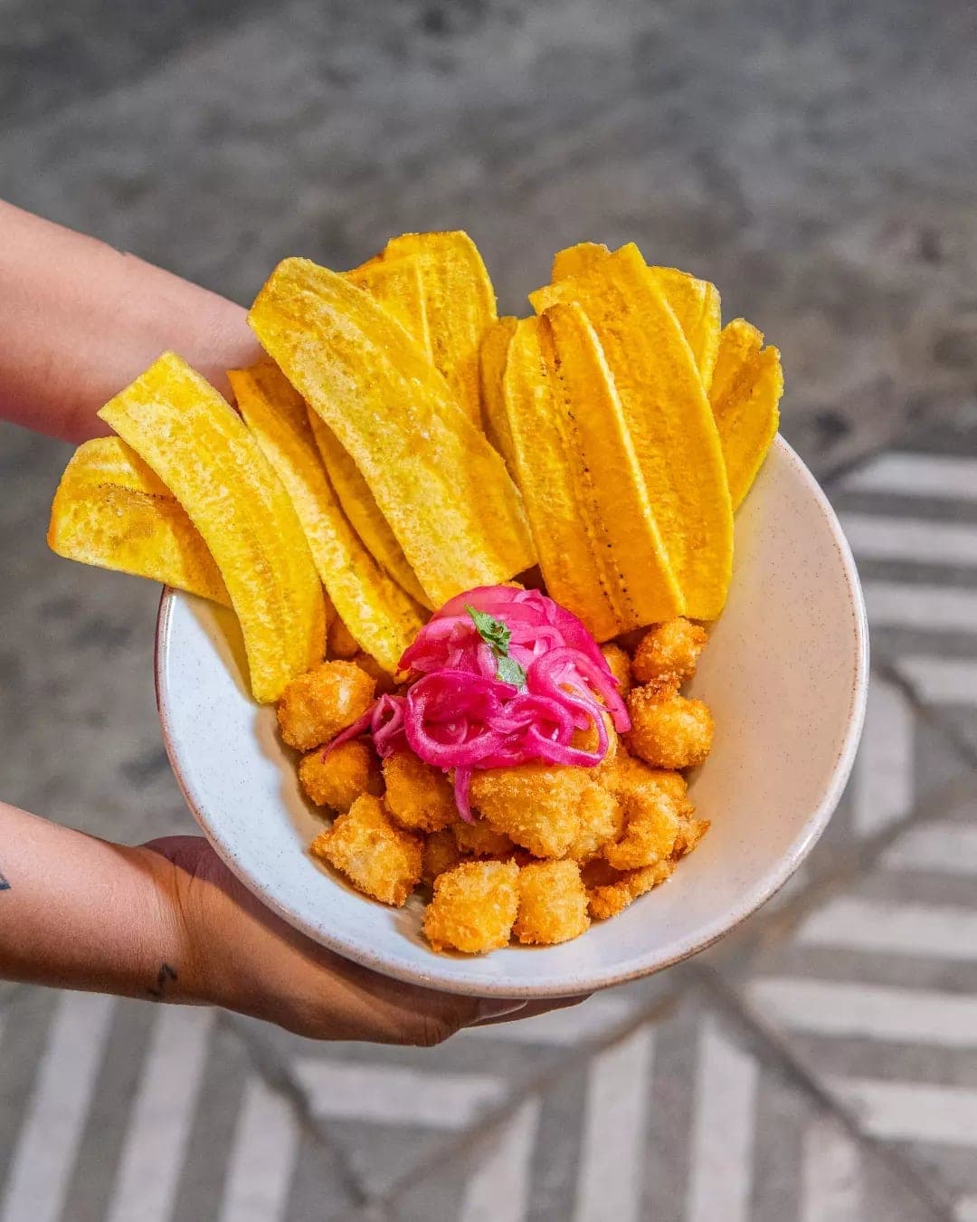 Ceviche frito con chips de platano en Sante Panama, Bella Vista, Ciudad de Panama