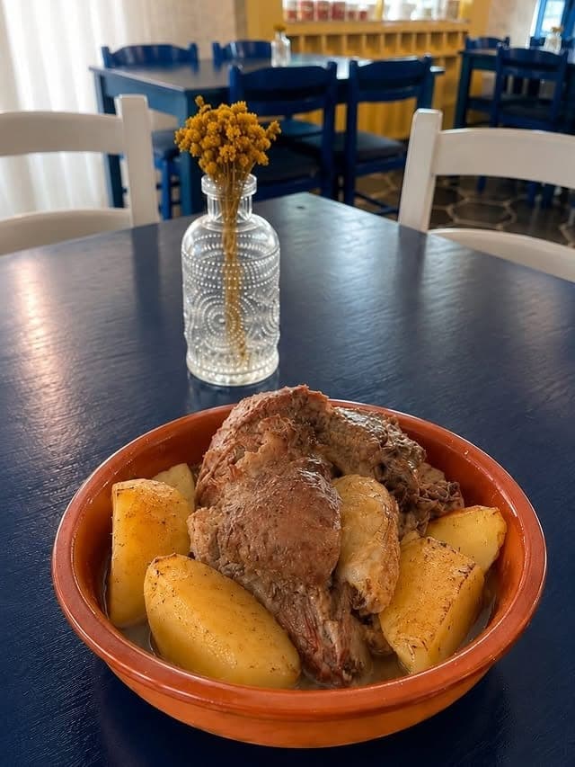 Slow-roasted lamb with potatoes at Souvlaki GR, San Francisco, Panama City