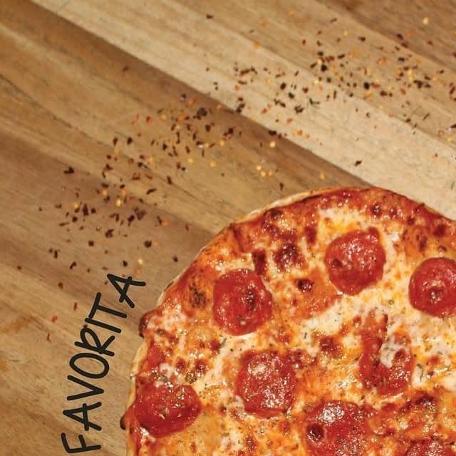 Pepperoni pizza at Tambal Restaurant and Pizzeria, San Francisco, Panama City