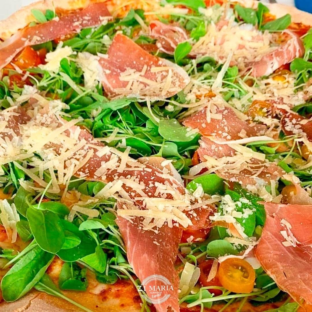 Pizza de prosciutto y rucula en Vieni Qua, Albrook, Ciudad de Panama