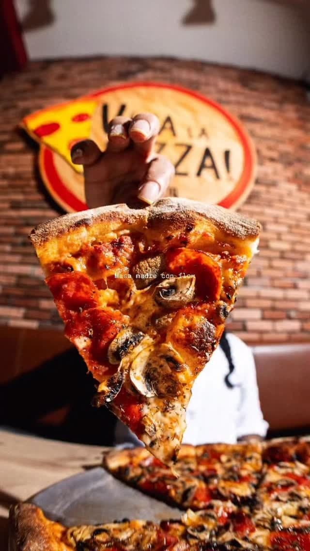 Sourdough pizza slice at Viva La Pizza, San Francisco, Panama City