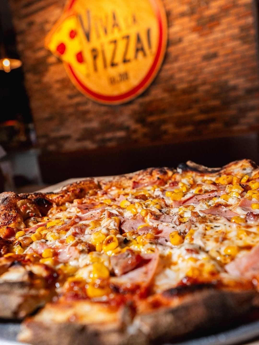 Sourdough pizza at Viva La Pizza, Via Argentina, Panama City