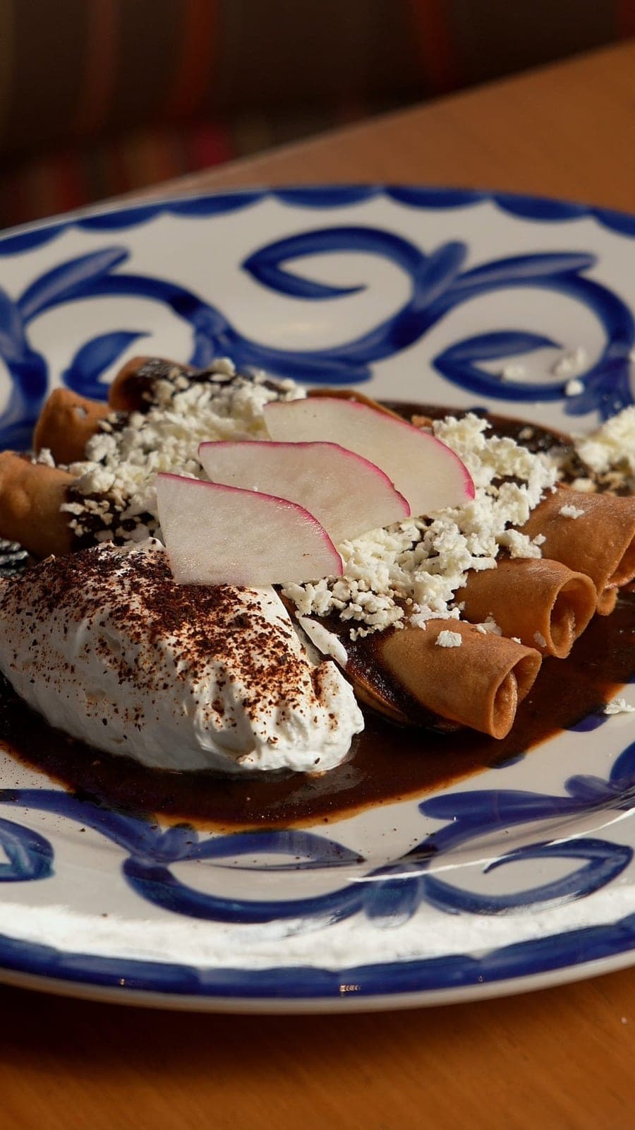 Enmoladas con mole poblano en Wahaka Restaurante, Marbella, Ciudad de Panamá