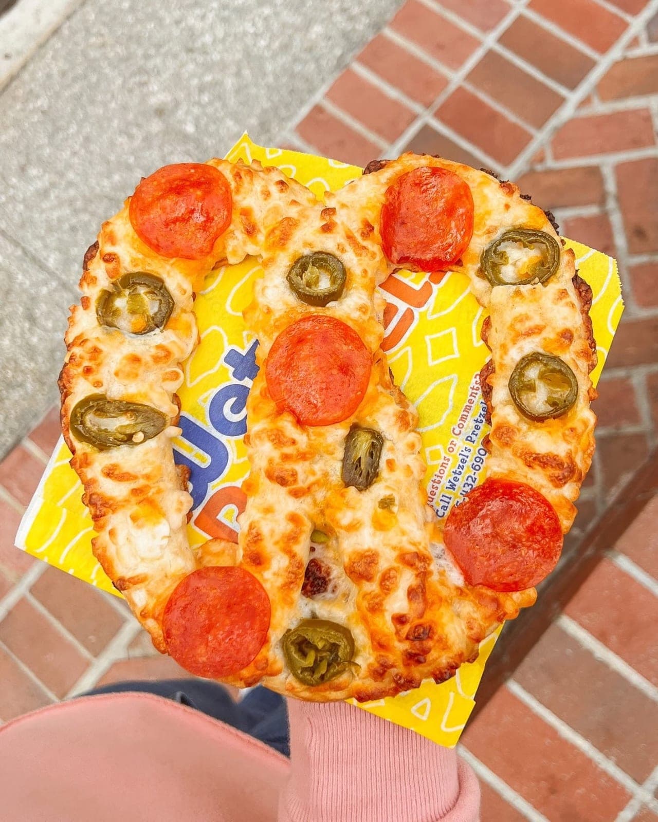 Pretzel de pepperoni en Wetzel's Pretzels, Albrook, Ciudad de Panama