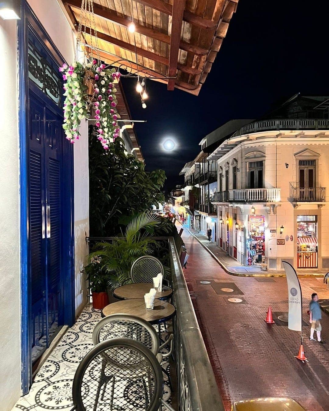 Terraza del balcon de Ziba Mediterranean Cuisine, Casco Viejo, Ciudad de Panama